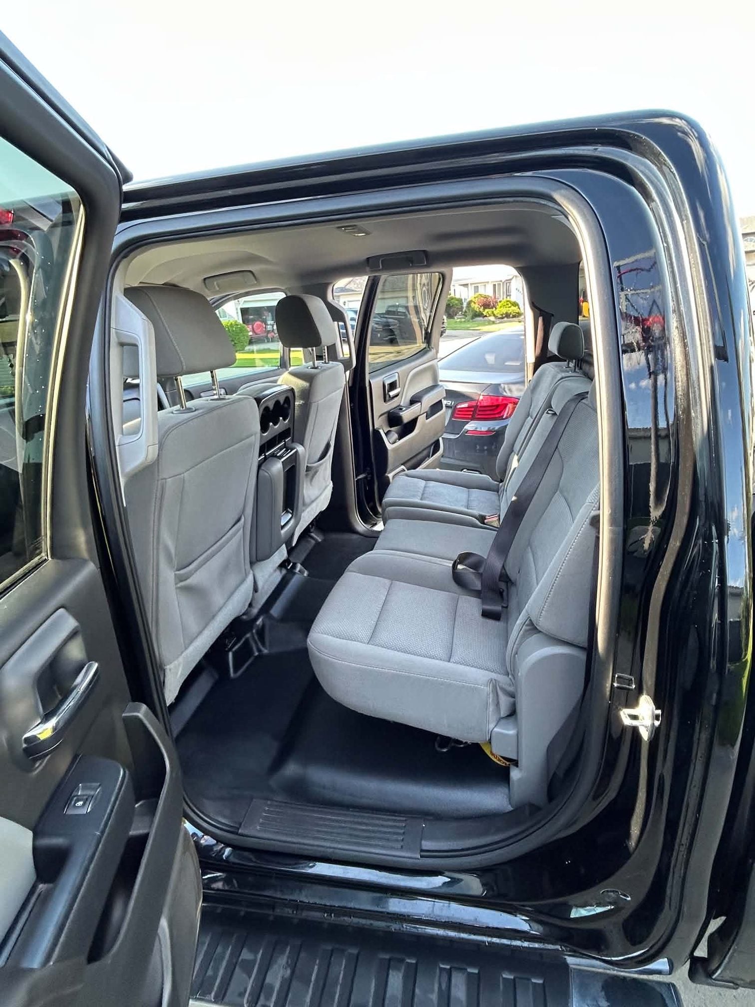 Crew-cab Pickup